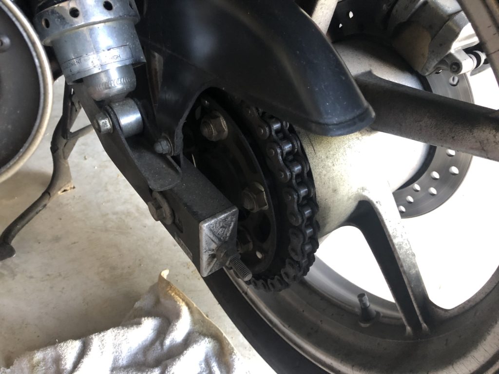 【バイクメンテナンス】チェーンの掃除のやり方！チェーンの仕組みと知識の解説｜ひでロクらいふ